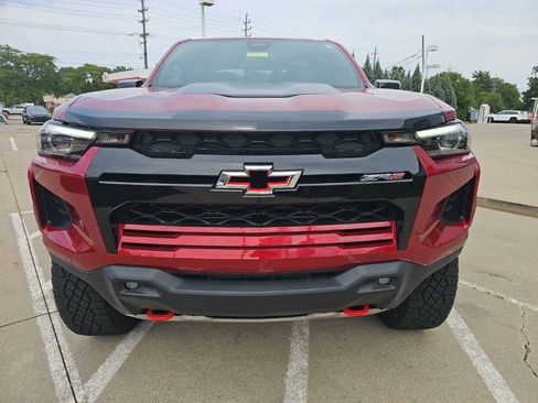 Used 2024 Chevrolet Colorado ZR2 AWD/4WD image 8
