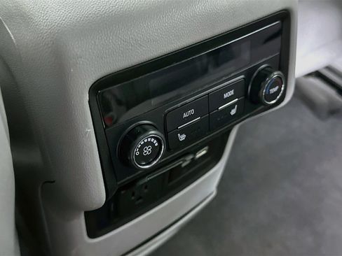 Used 2023 GMC Acadia SLT w/ Technology Package FWD image 28