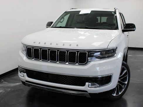 Used 2024 Jeep Wagoneer L Series III w/ Premium Group I AWD/4WD image 4