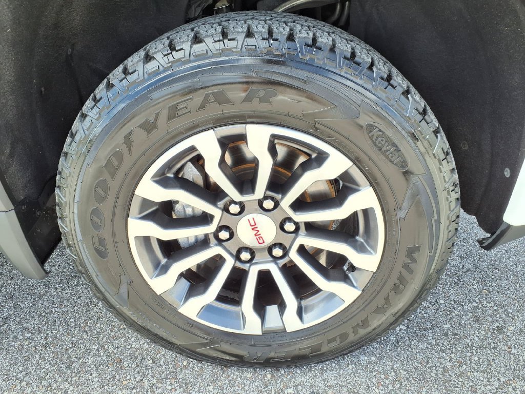 Used 2021 GMC Sierra 1500 AT4 w/ AT4 Preferred Package AWD/4WD image 9