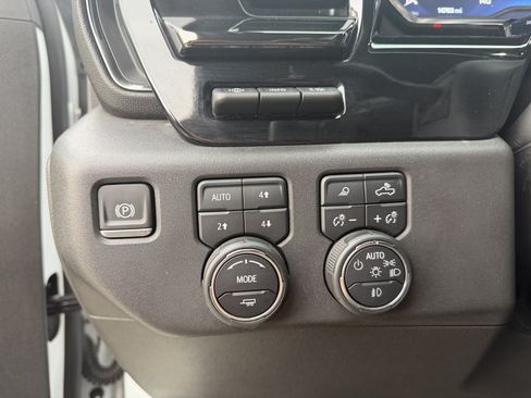 Used 2024 Chevrolet Silverado 1500 ZR2 w/ Technology Package AWD/4WD image 17
