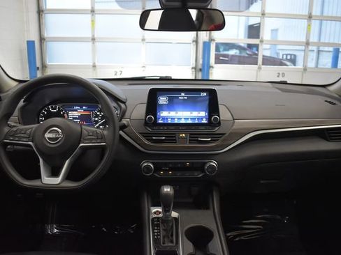 Used 2025 Nissan Altima 2.5 SV FWD image 5