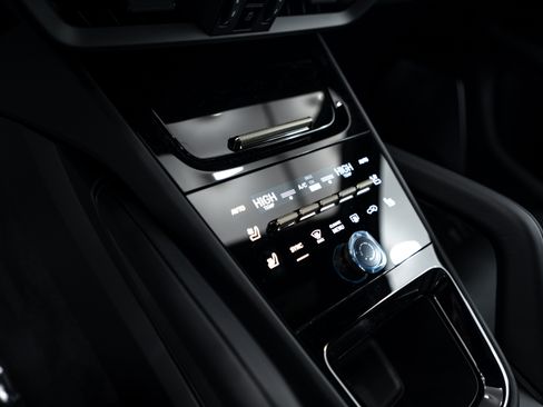 New 2026 Porsche Cayenne Turbo image 16