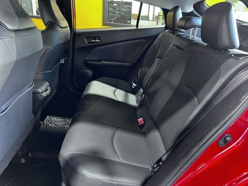 Used 2020 Toyota Prius XLE image 19