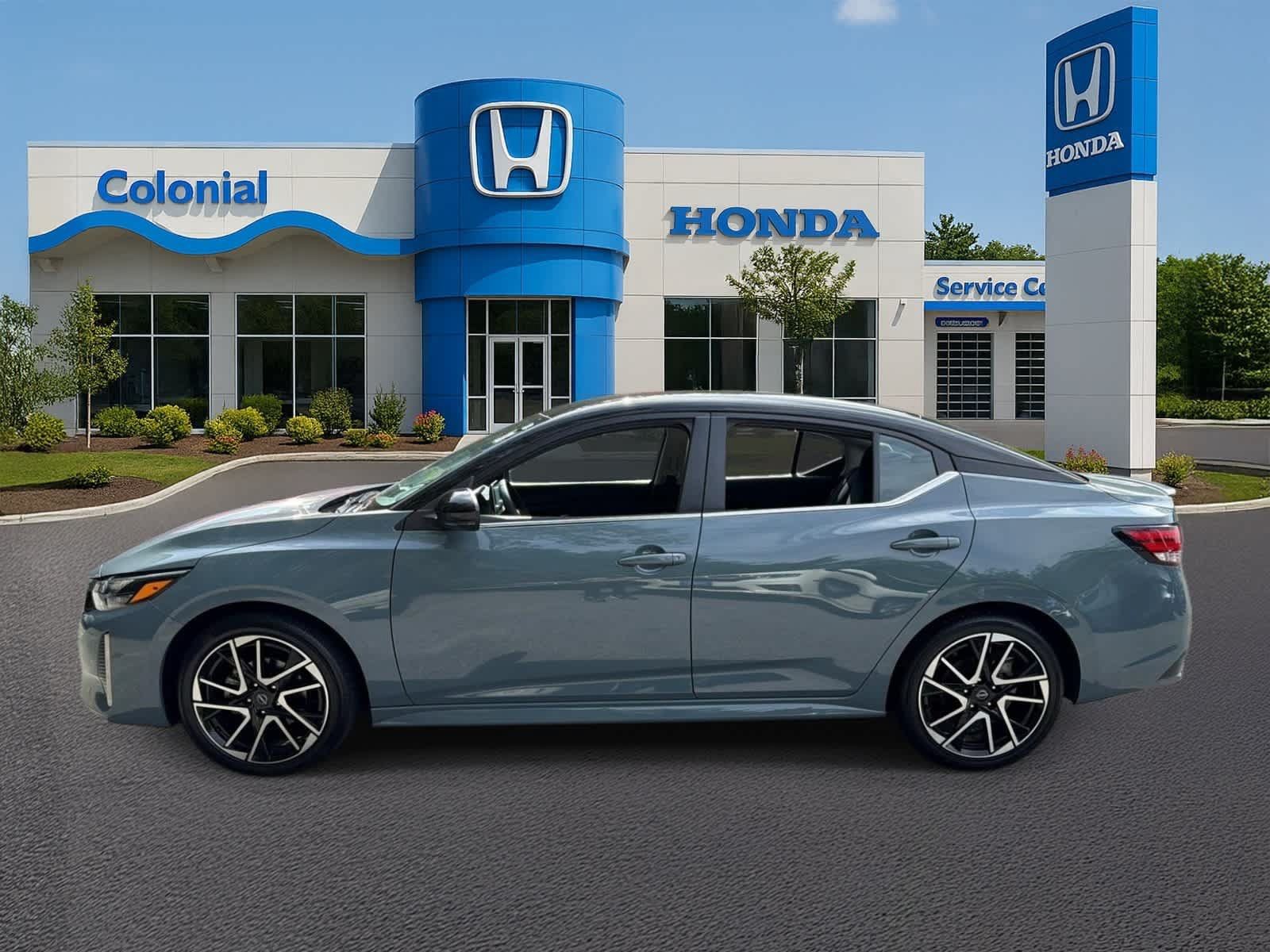 Used 2025 Nissan Sentra SR FWD image 3