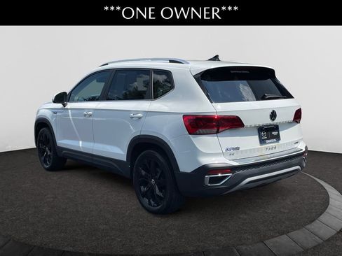 Used 2023 Volkswagen Taos SE w/ Black Wheel Package AWD/4WD image 3