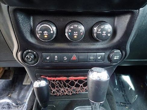 Used 2018 Jeep Wrangler Rubicon AWD/4WD image 18