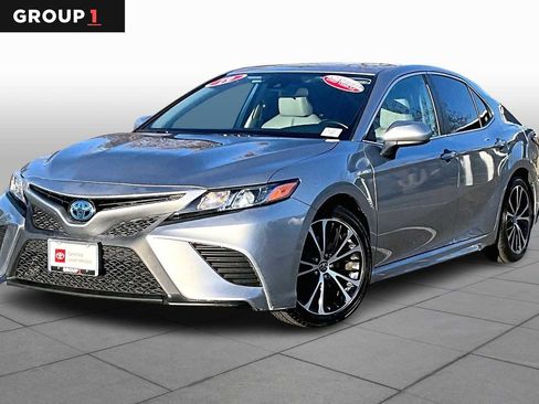 Certified 2019 Toyota Camry SE image 1