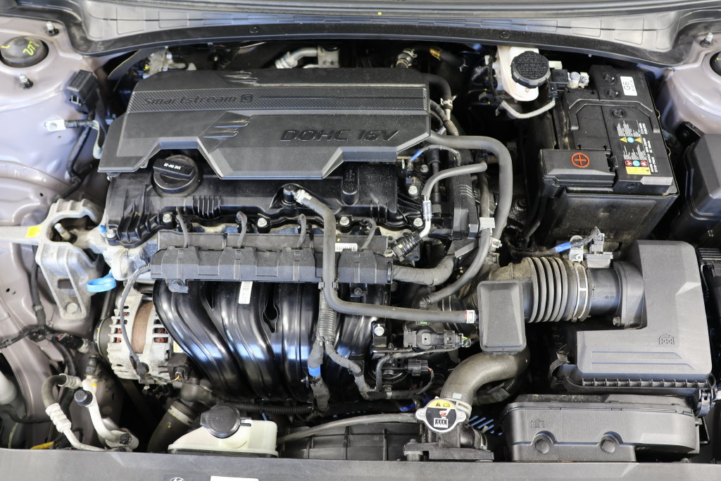 Used 2025 Hyundai Elantra Limited FWD image 25