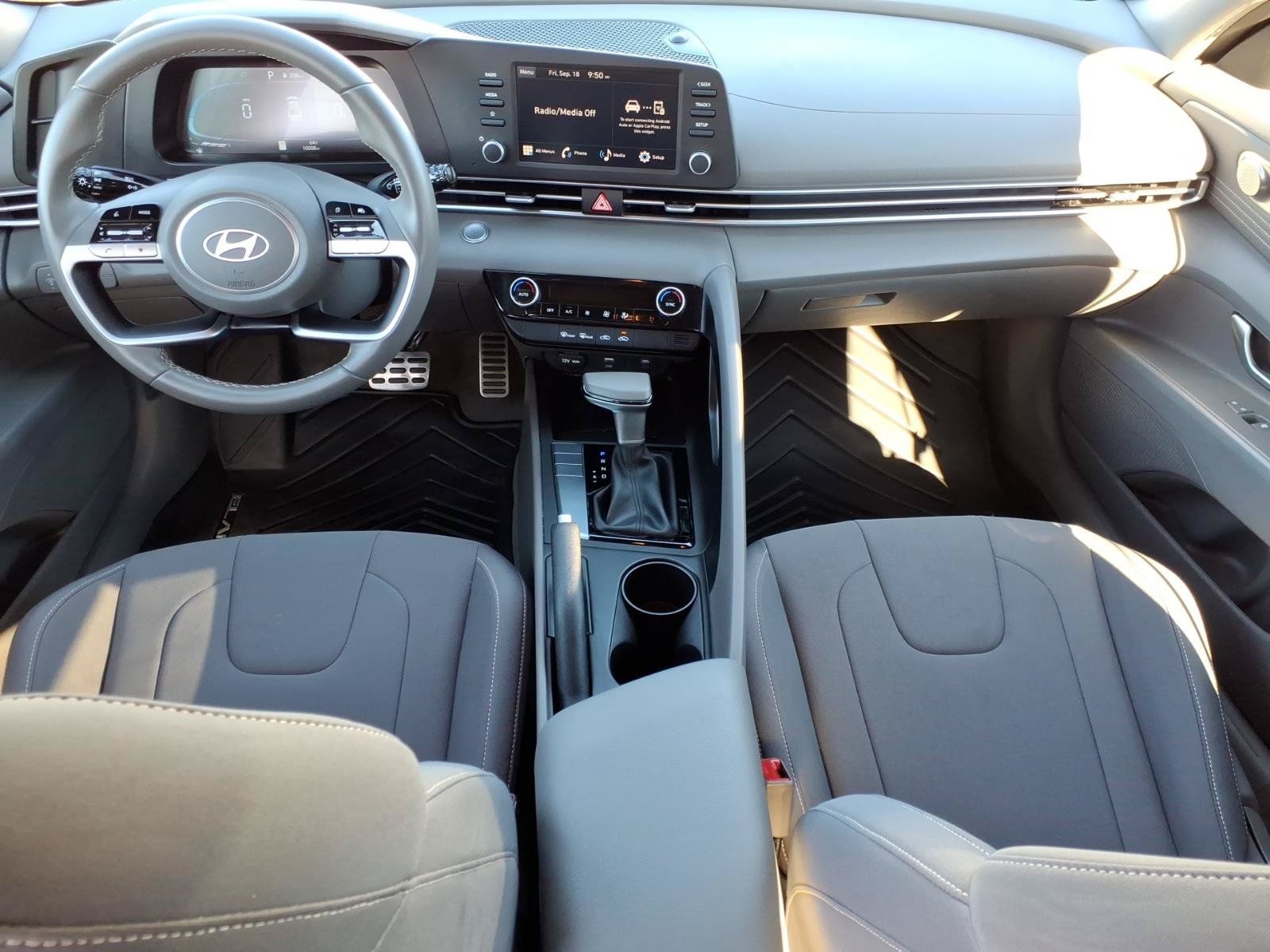 Used 2025 Hyundai Elantra Sport FWD image 9