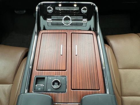 Used 2024 Lincoln Navigator Reserve image 12