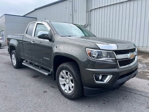 Used 2018 Chevrolet Colorado LT w/ LT Convenience Package AWD/4WD image 3