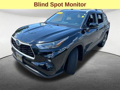 Used 2022 Toyota Highlander XLE AWD/4WD image 5