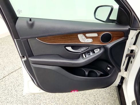 Used 2020 Mercedes-Benz GLC 300 4MATIC image 11