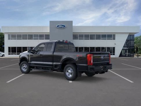 New 2026 Ford F250 XL w/ FX4 Off-Road Package image 4