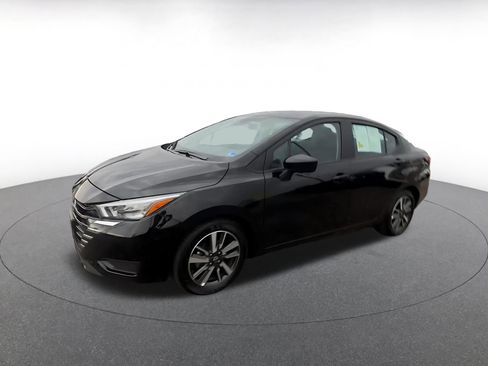 Used 2025 Nissan Versa SV image 8