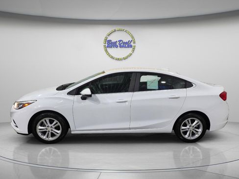Used 2017 Chevrolet Cruze LT image 2