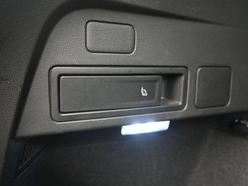 Used 2023 Volkswagen Tiguan SE R-Line AWD/4WD image 34