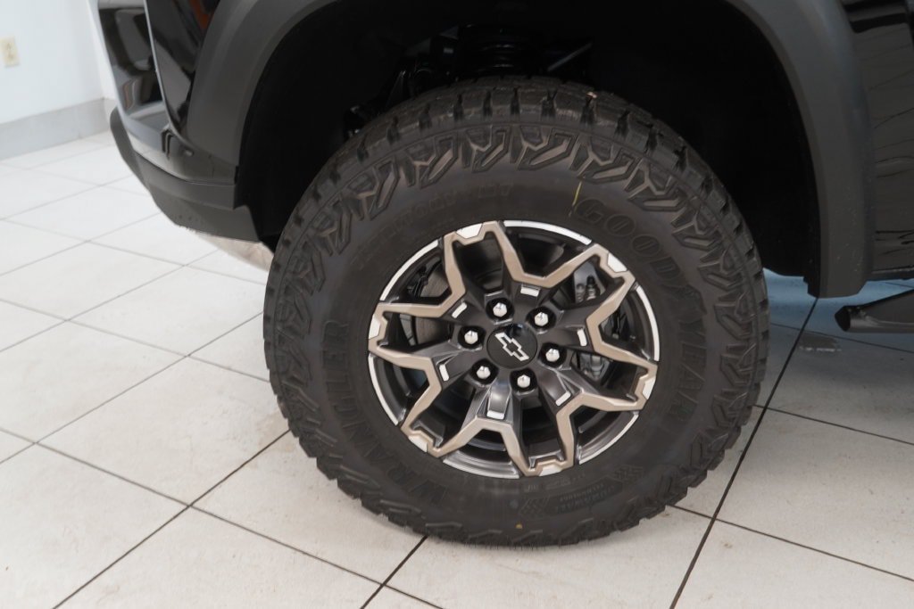 New 2026 Chevrolet Colorado ZR2 w/ Technology Package AWD/4WD image 16