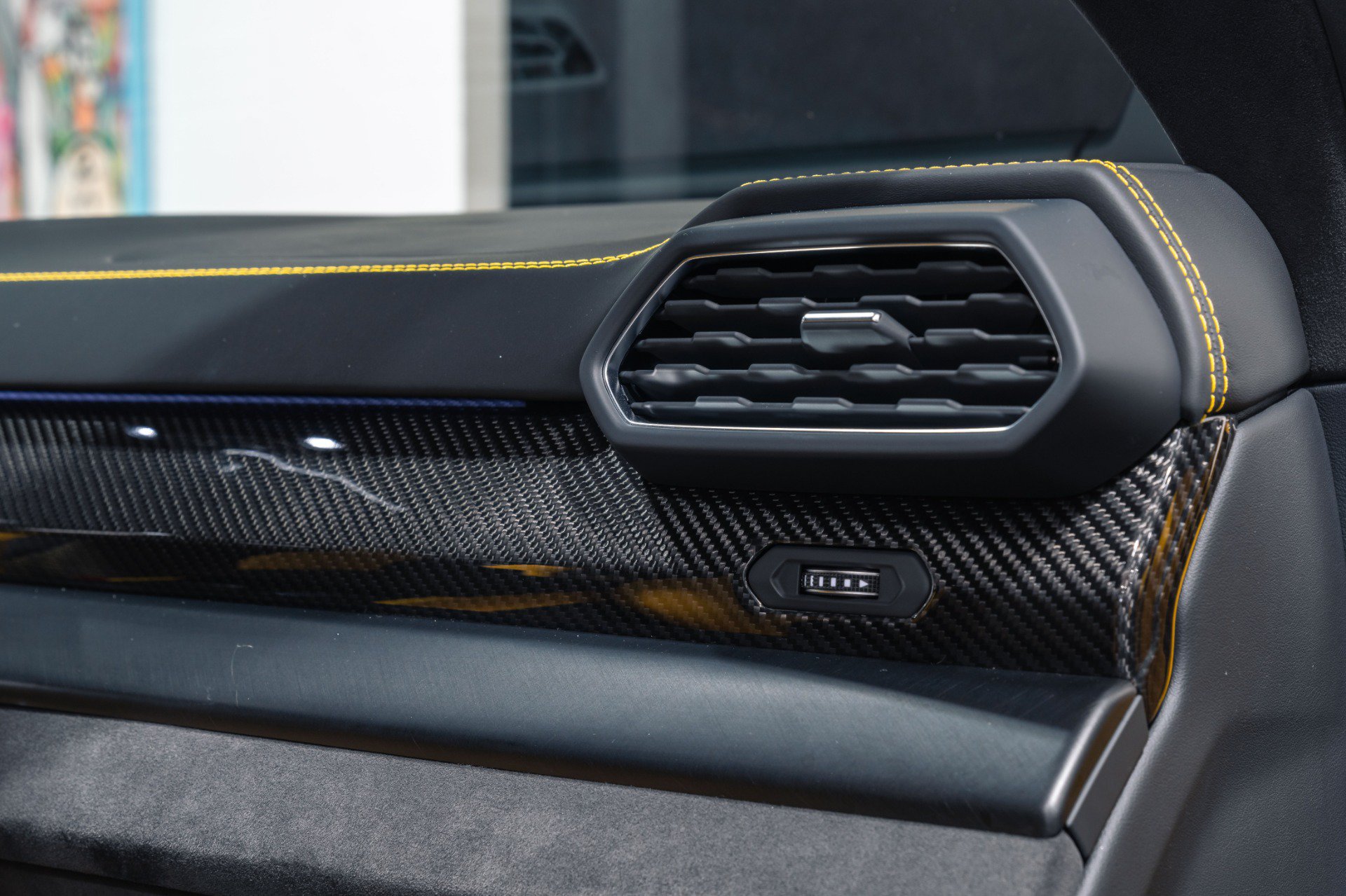 Used 2021 Lamborghini Urus AWD/4WD image 14