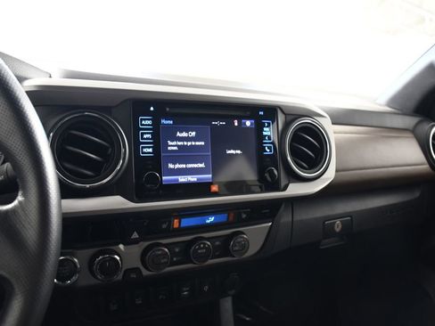 Used 2017 Toyota Tacoma Limited w/ Tow Package image 31