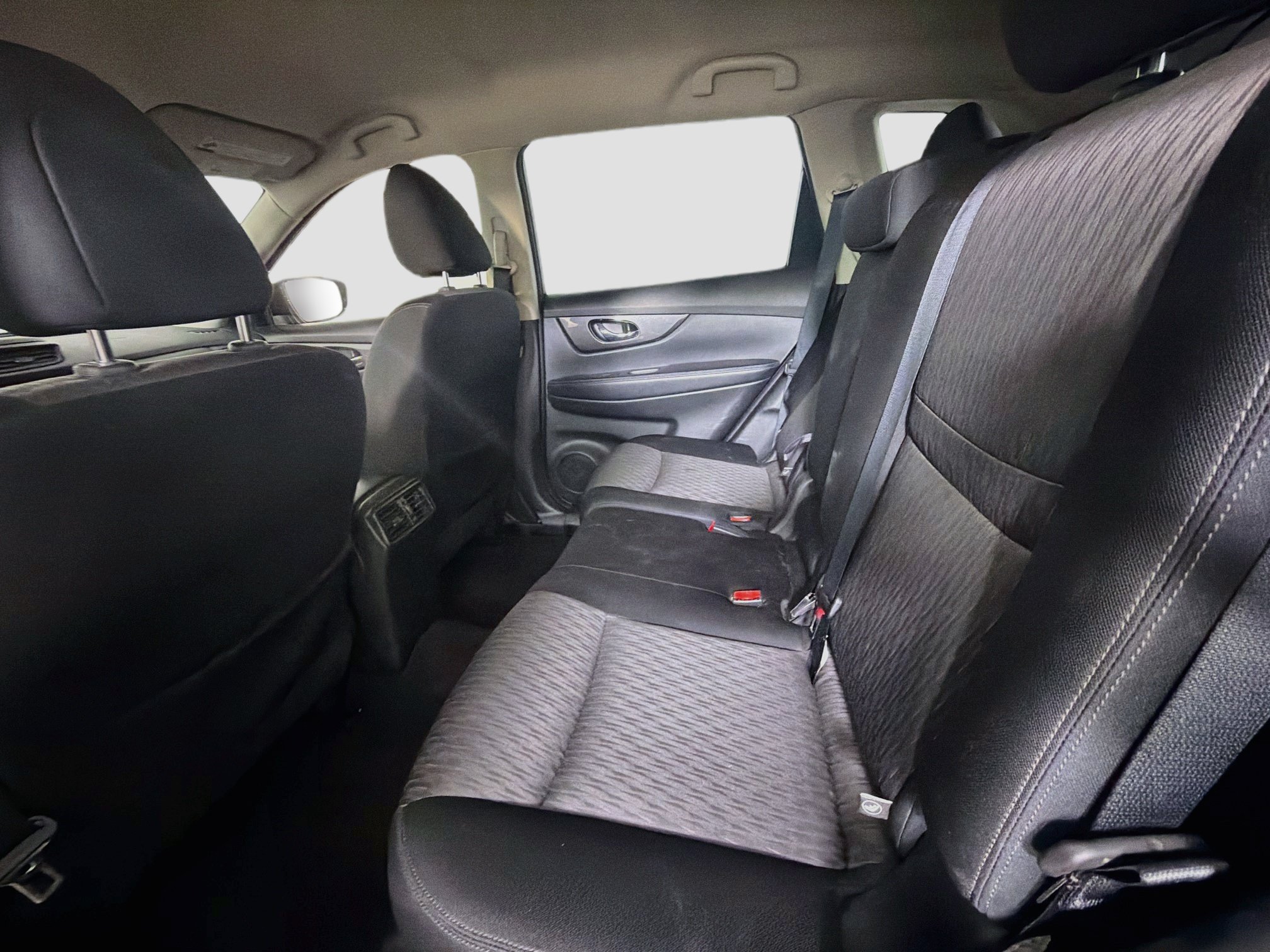 Used 2018 Nissan Rogue SV AWD/4WD image 26