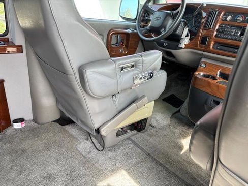 Used 1999 Chevrolet Express 1500 w/ Convenience Pkg image 28