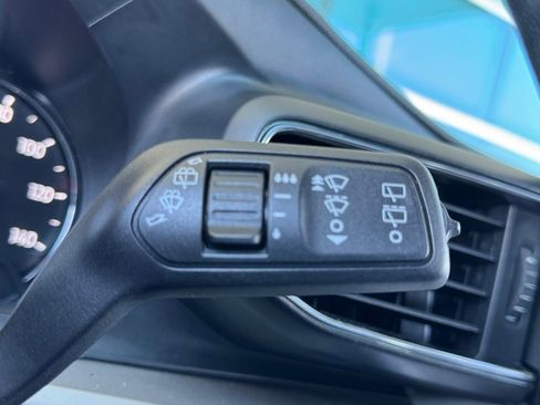 Used 2022 Ford Explorer XLT w/ Equipment Group 202A image 9