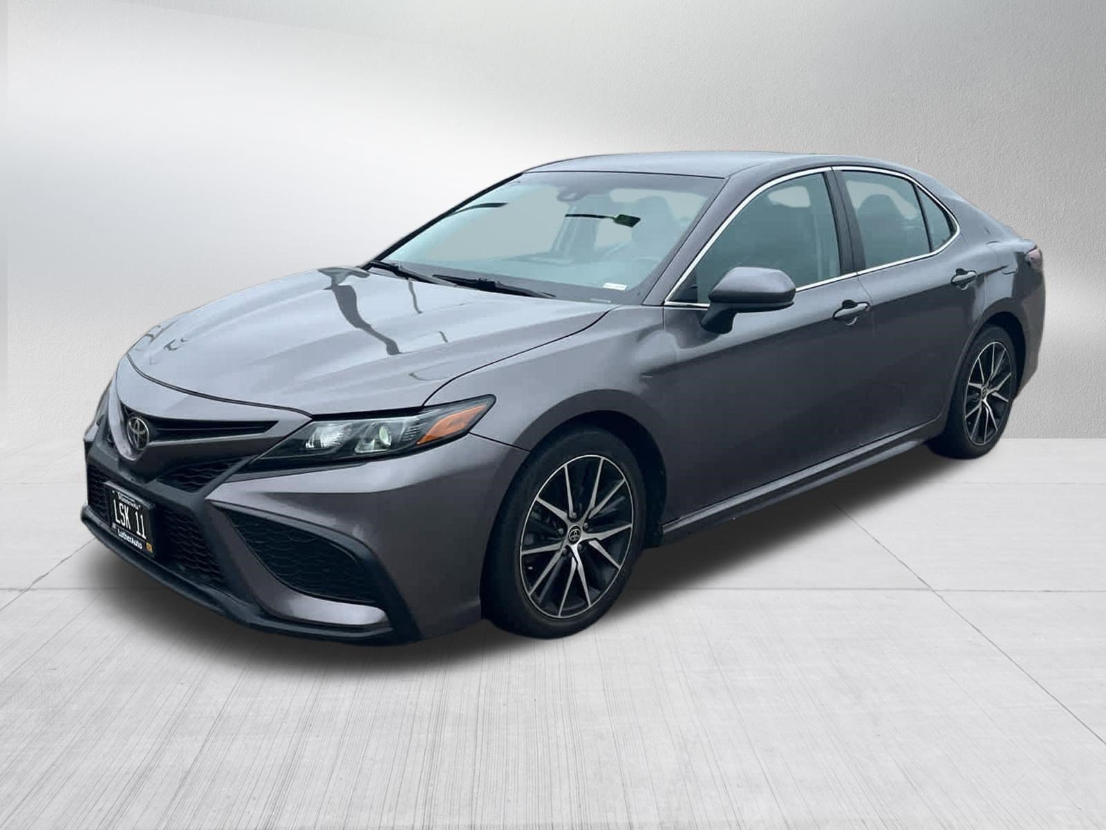 Certified 2021 Toyota Camry SE FWD image 3