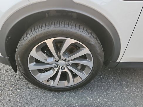 Used 2023 Land Rover Discovery Sport SE image 23