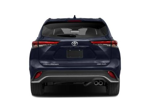 Used 2022 Toyota Highlander XLE AWD/4WD image 5