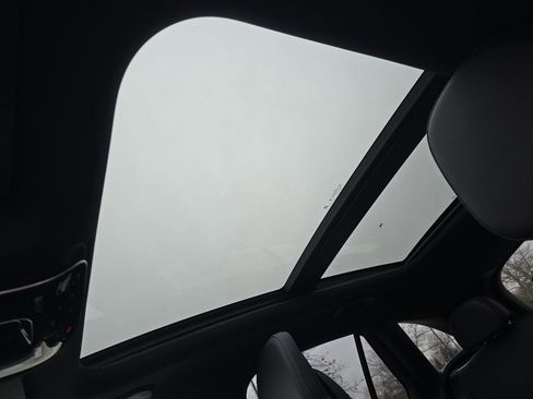 Used 2025 Mercedes-Benz GLC 300 4MATIC image 3