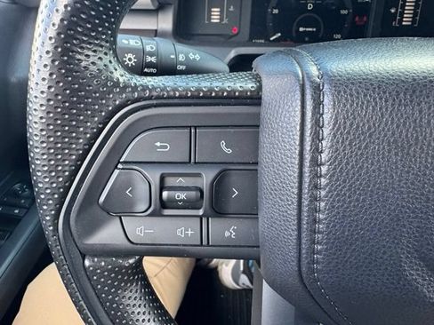 Certified 2025 Toyota Tacoma SR5 AWD/4WD image 21