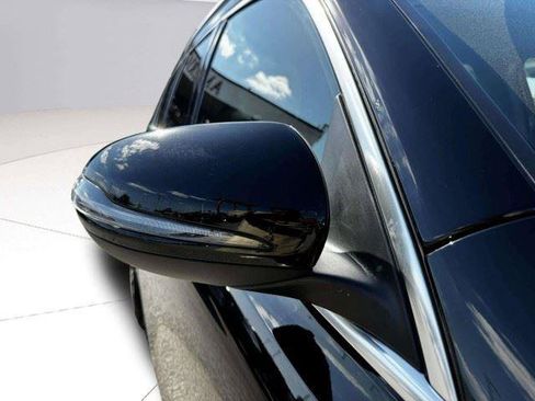 Used 2025 Mercedes-Benz GLB 250 image 10