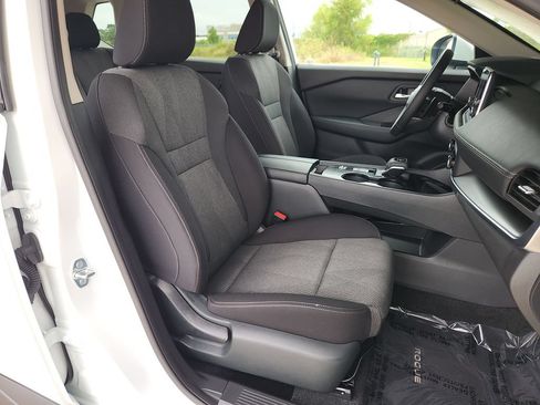 Used 2026 Nissan Rogue SV FWD image 16