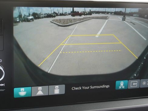 Used 2025 Honda Pilot Touring image 18