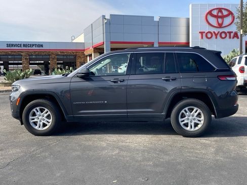 Used 2023 Jeep Grand Cherokee Laredo image 8