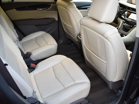 Used 2020 Cadillac XT6 Premium Luxury FWD image 11