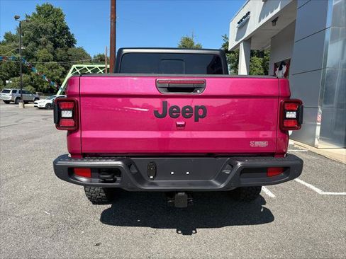 Certified 2024 Jeep Gladiator Sport AWD/4WD image 8