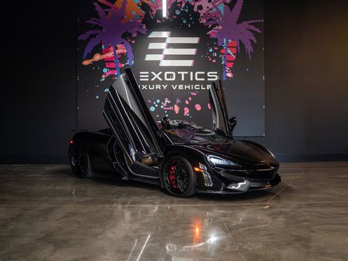 Used 2019 McLaren 570S Spider image 6