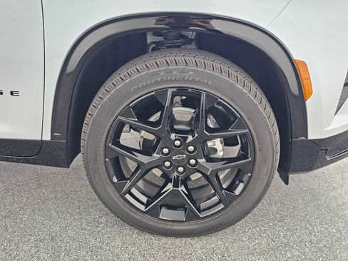 Used 2026 Chevrolet Traverse RS w/ LPO, Floor Liner Package FWD image 9