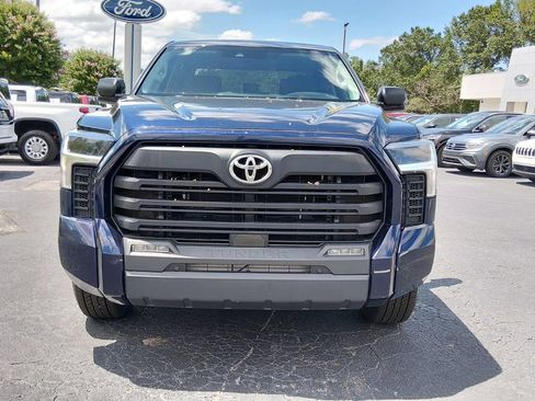 Used 2022 Toyota Tundra SR5 w/ SR5 Convenience Package AWD/4WD image 9
