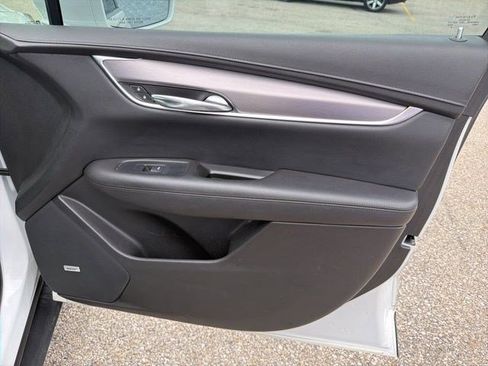 Used 2017 Cadillac XT5 Luxury w/ Driver Awareness Package AWD/4WD image 19