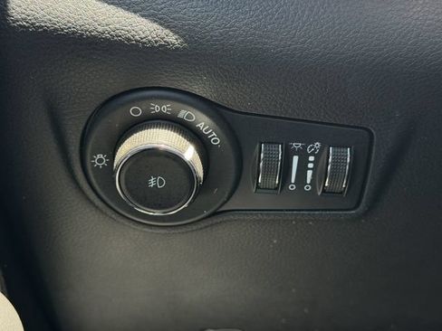 Used 2023 Jeep Compass Latitude w/ Convenience Group AWD/4WD image 22