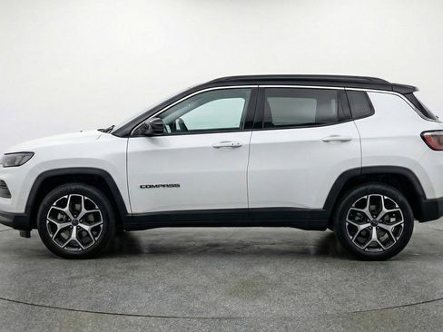 Used 2025 Jeep Compass Limited image 4