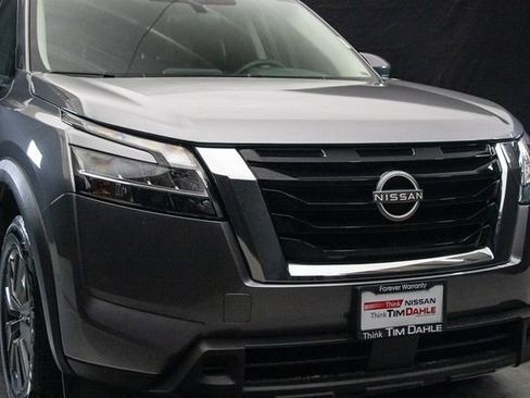 Used 2023 Nissan Pathfinder SV AWD/4WD image 3