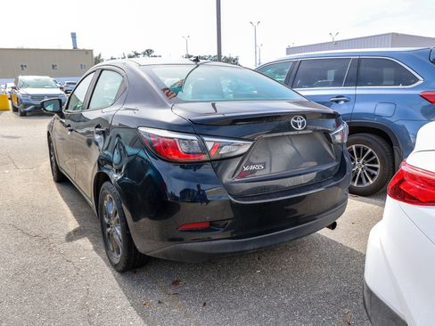 Used 2019 Toyota Yaris LE image 10