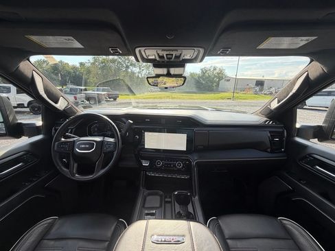 Used 2025 GMC Sierra 2500 AT4X w/ AT4X AEV Edition AWD/4WD image 9