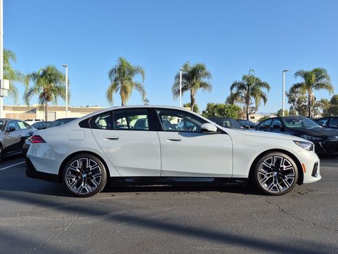 Used 2025 BMW i5 eDrive40i w/ M Sport Package RWD image 11