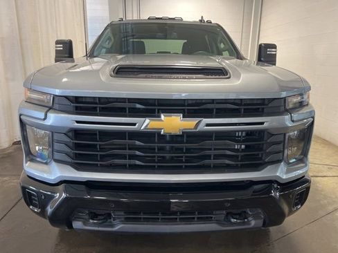 Used 2025 Chevrolet Silverado 2500 Custom w/ Custom Value Package AWD/4WD image 2